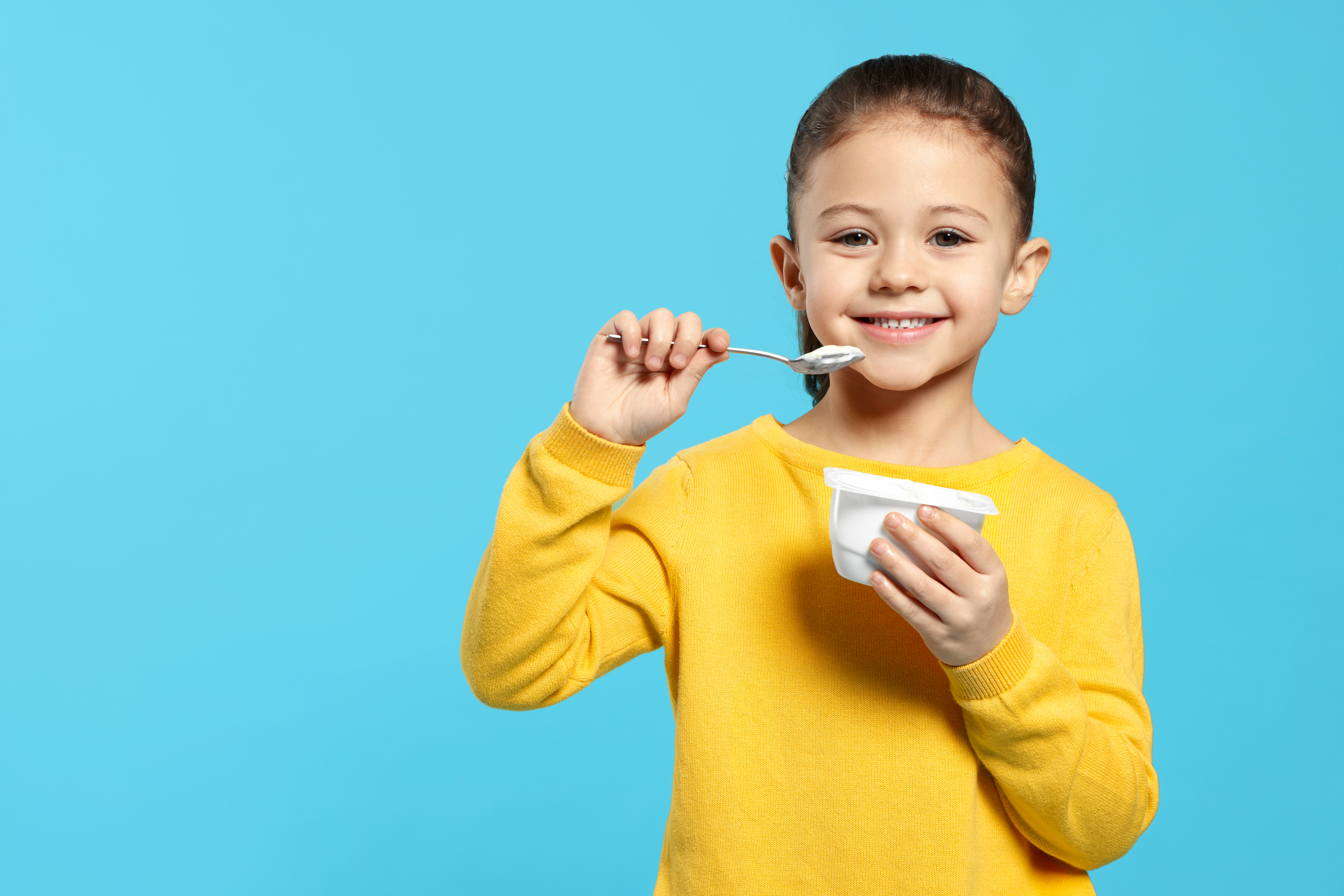 Kind eet yoghurt