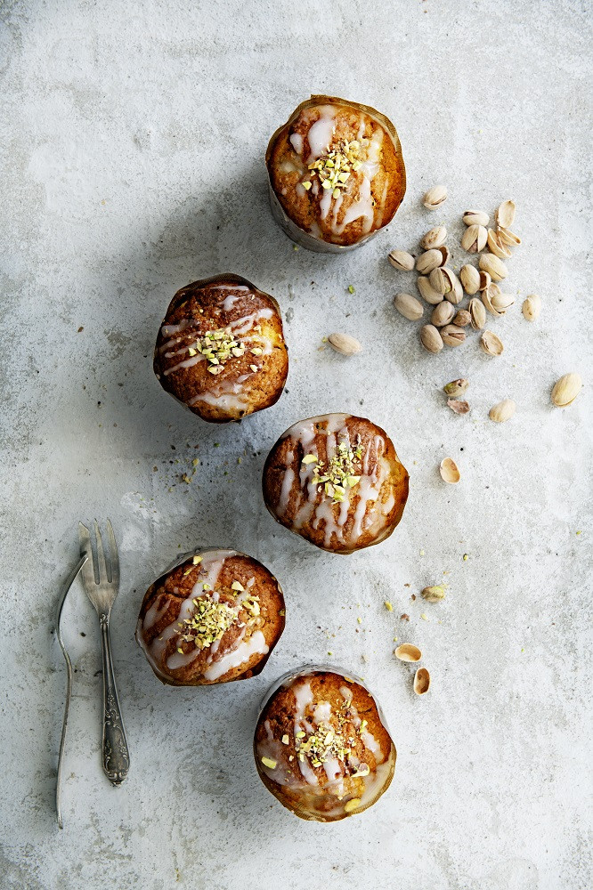Ananas-mueslimuffins met olijfolie en pistache-yoghurtfrosting