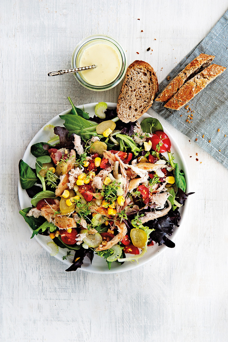 Maaltijdsalade met gerookte makreel