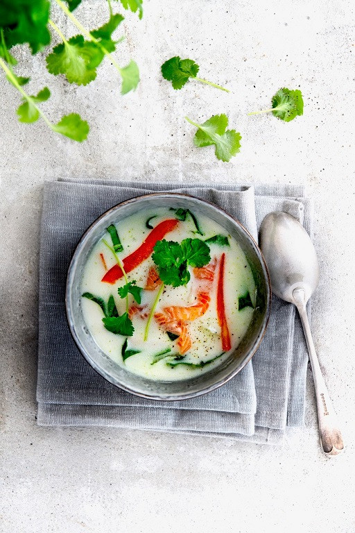Kokosbouillon met zalm en paksoi
