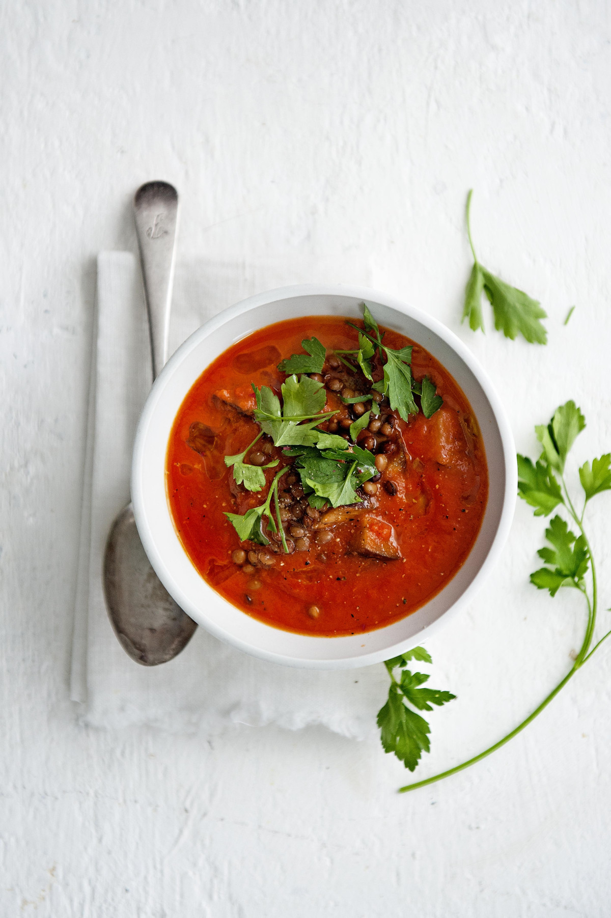 Vezelrijk recept tomaten-linzensoep met aubergine
